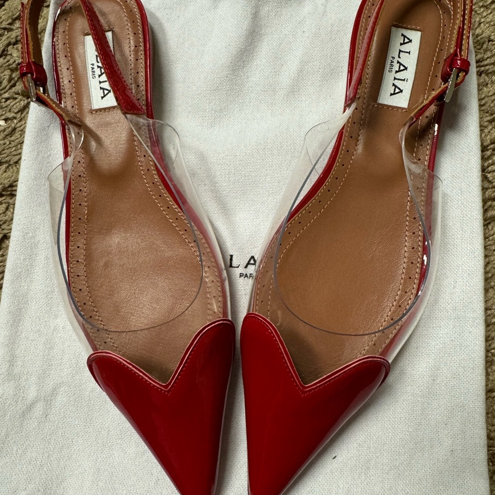 Pointed heart shape open toe sandal.